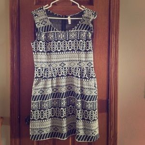 Black and White dress with pockets!