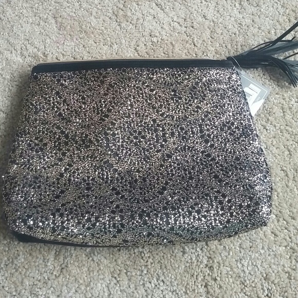 Gold and black velvet makeup bag - Picture 1 of 4