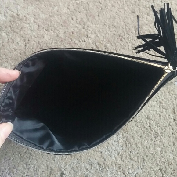 Gold and black velvet makeup bag - Picture 3 of 4