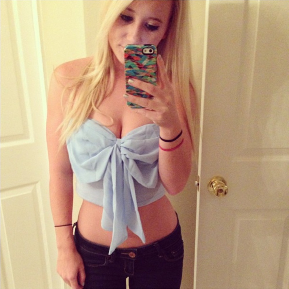 Bow strapless crop top