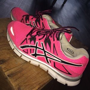 Hot pink Gel-Blur33 Asics