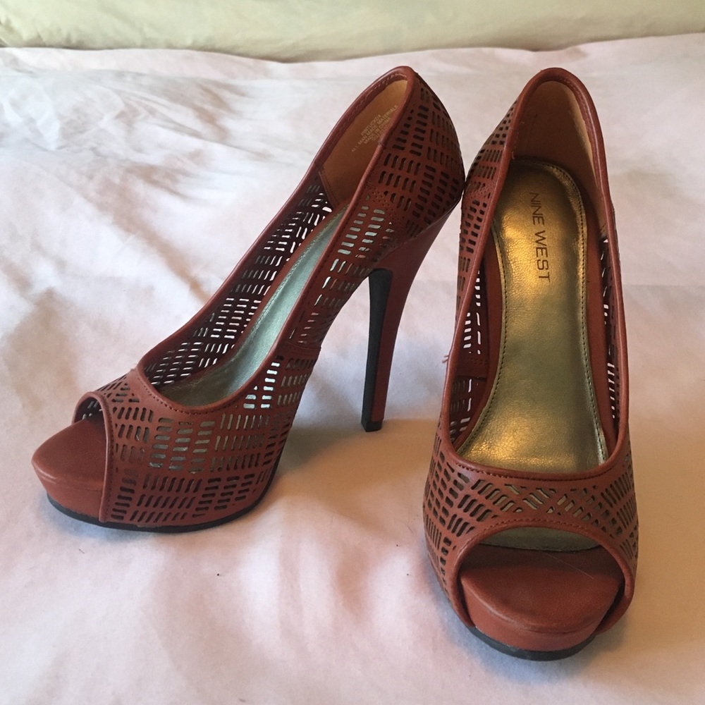 Never been worn! Nine West peeps toes!