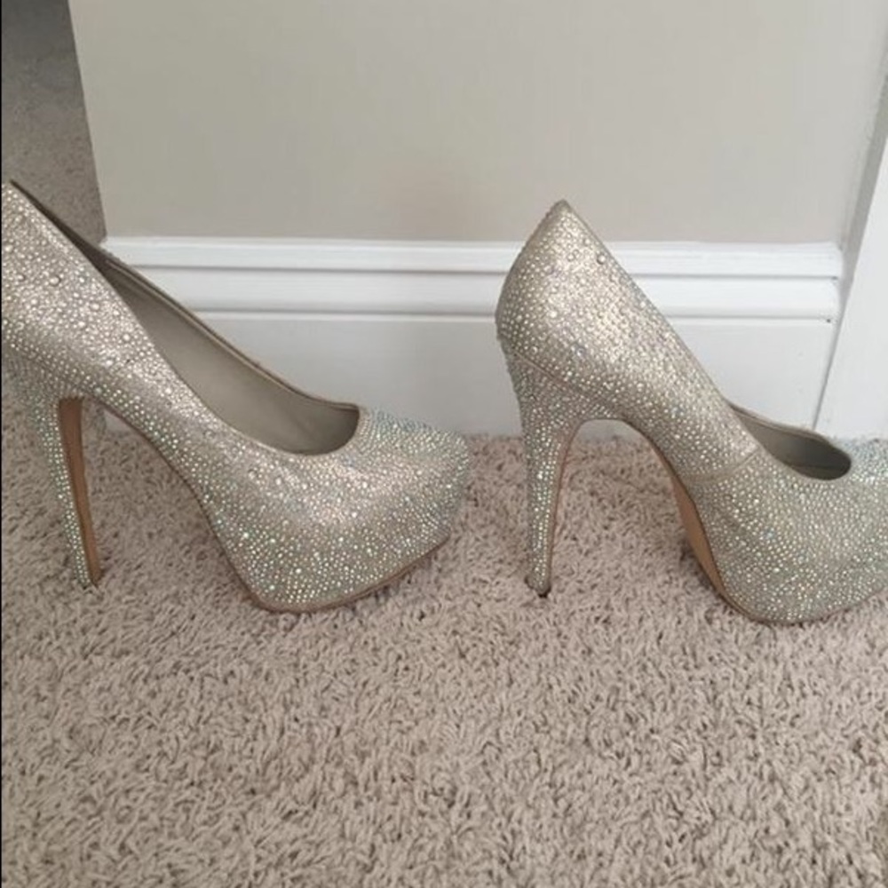 Steve Madden Embellished Platform Pump