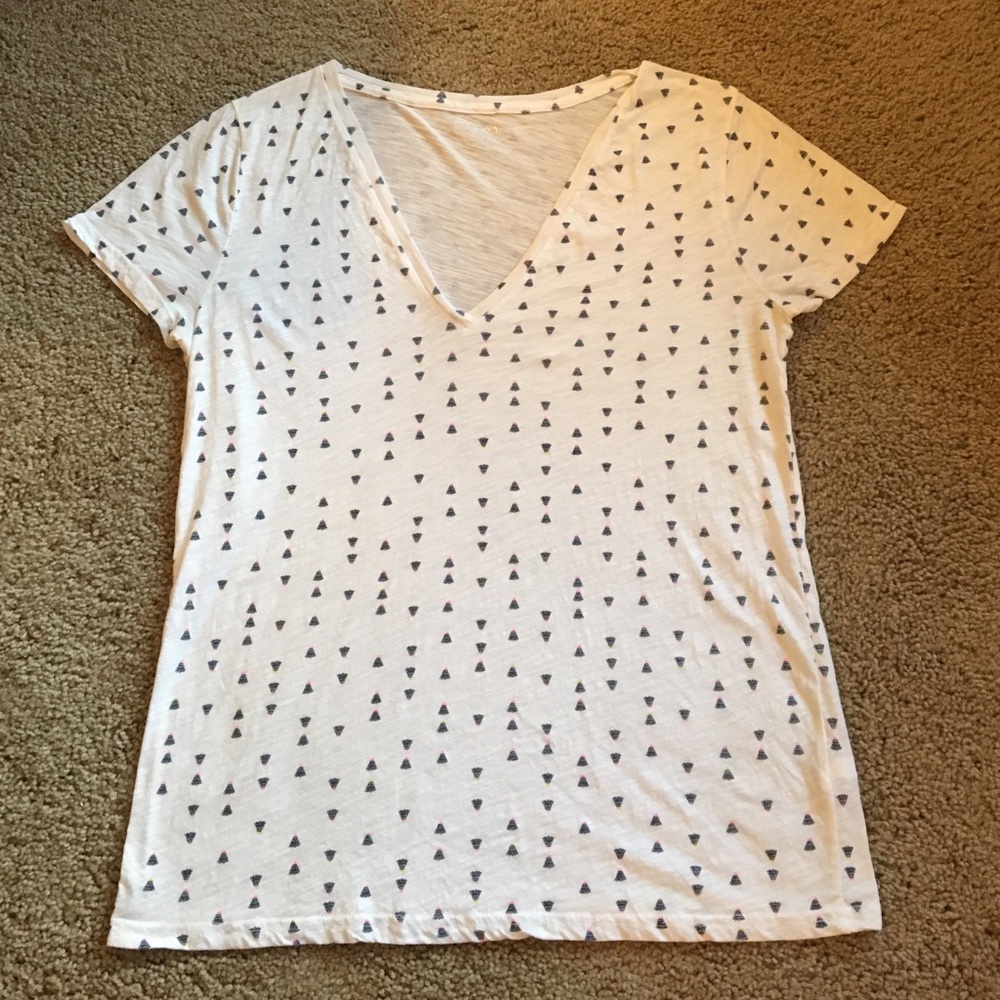 V-neck white t-shirt with all over print
