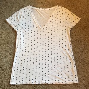 V-neck white t-shirt with all over print