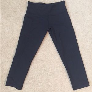 Lululemon Athletica black cropped yoga pants