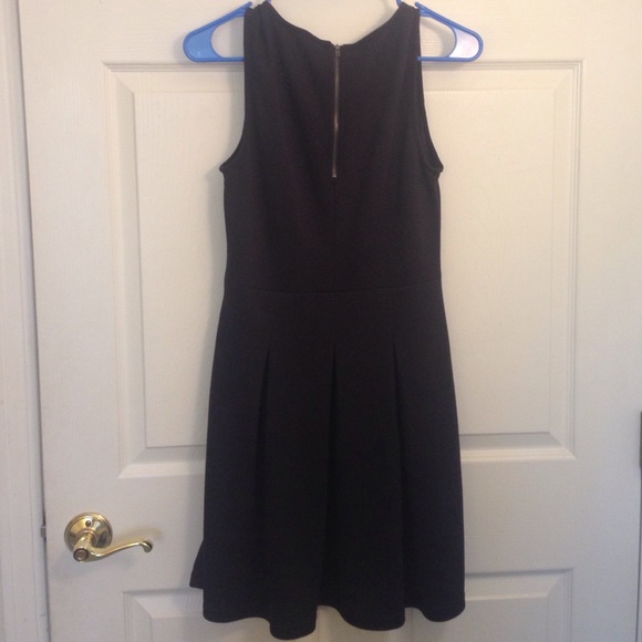 Navy blue, thigh-length, pleated dress. - Picture 3 of 3