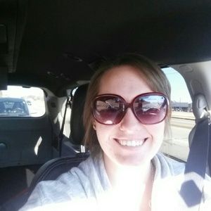 Meet your Posher, Caitlin