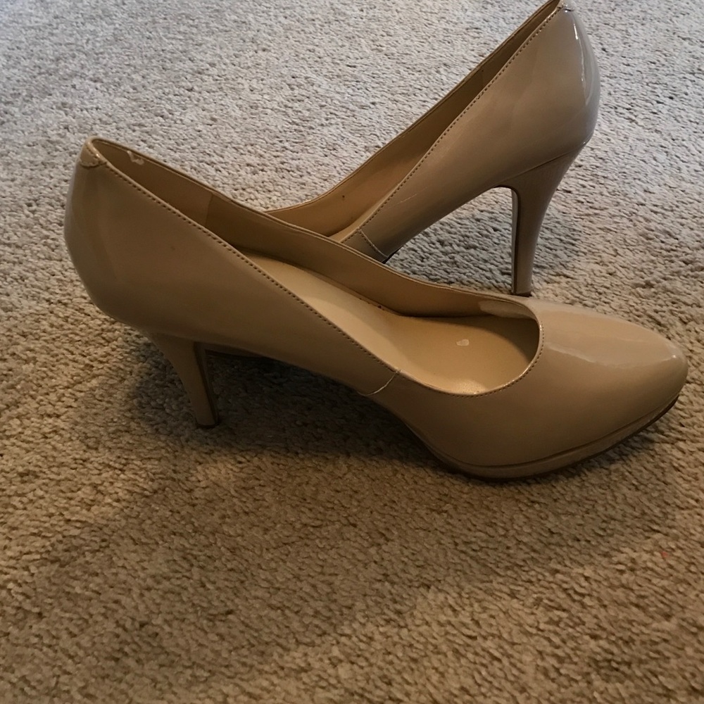 Brand New Nine West patent leather pumps