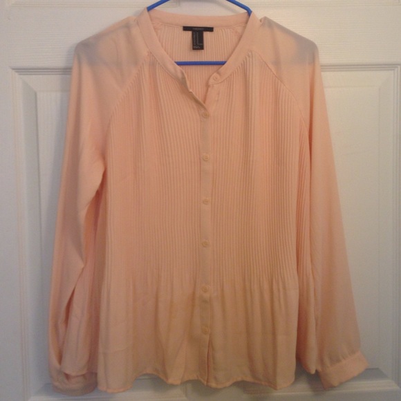 Light pink, pleated, cute, dress shirt! - Picture 1 of 4