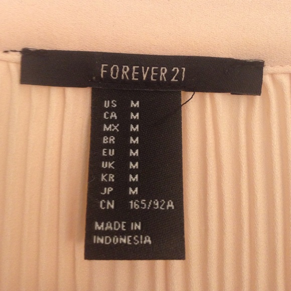 Light pink, pleated, cute, dress shirt! - Picture 3 of 4