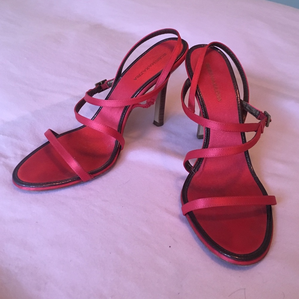 BCBG  MAXAZRIA sandals.