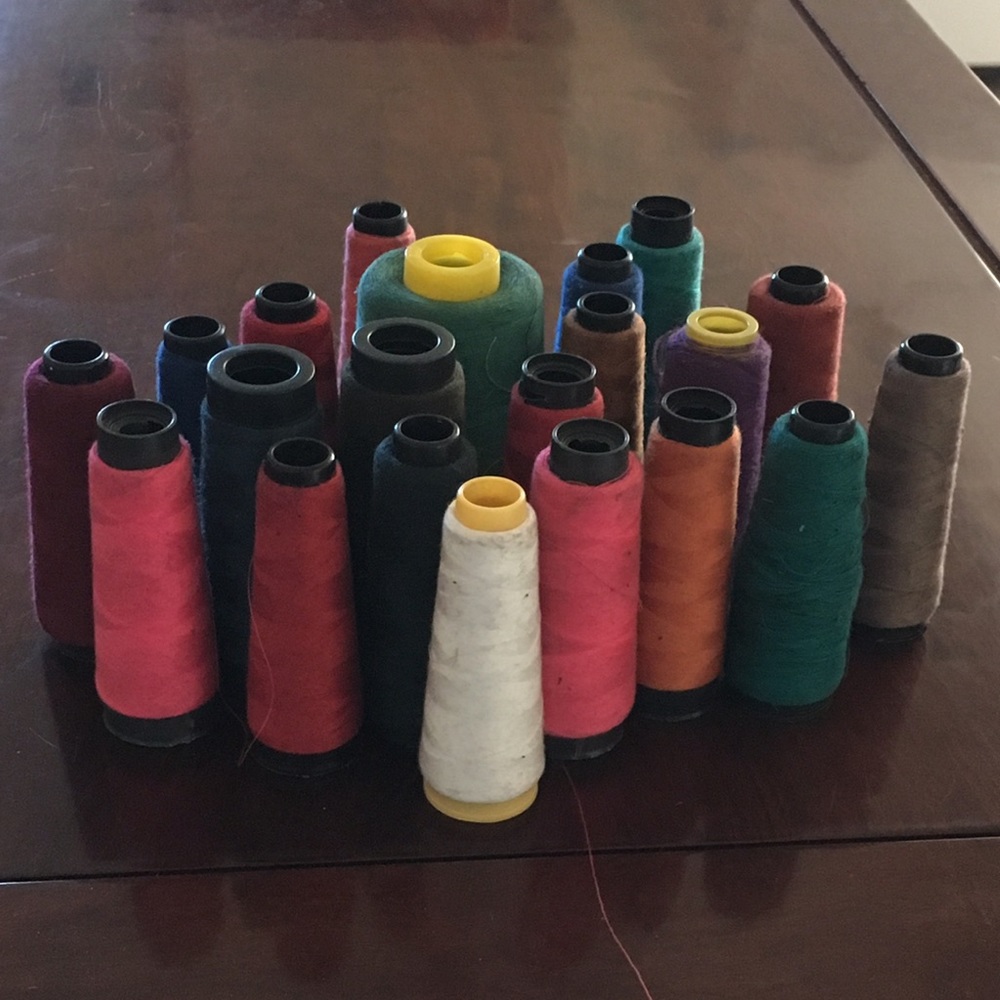 20 Random colors of sewing string