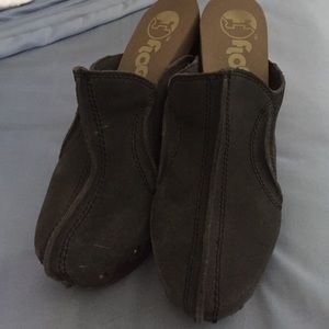 Army green upper suede clogs...