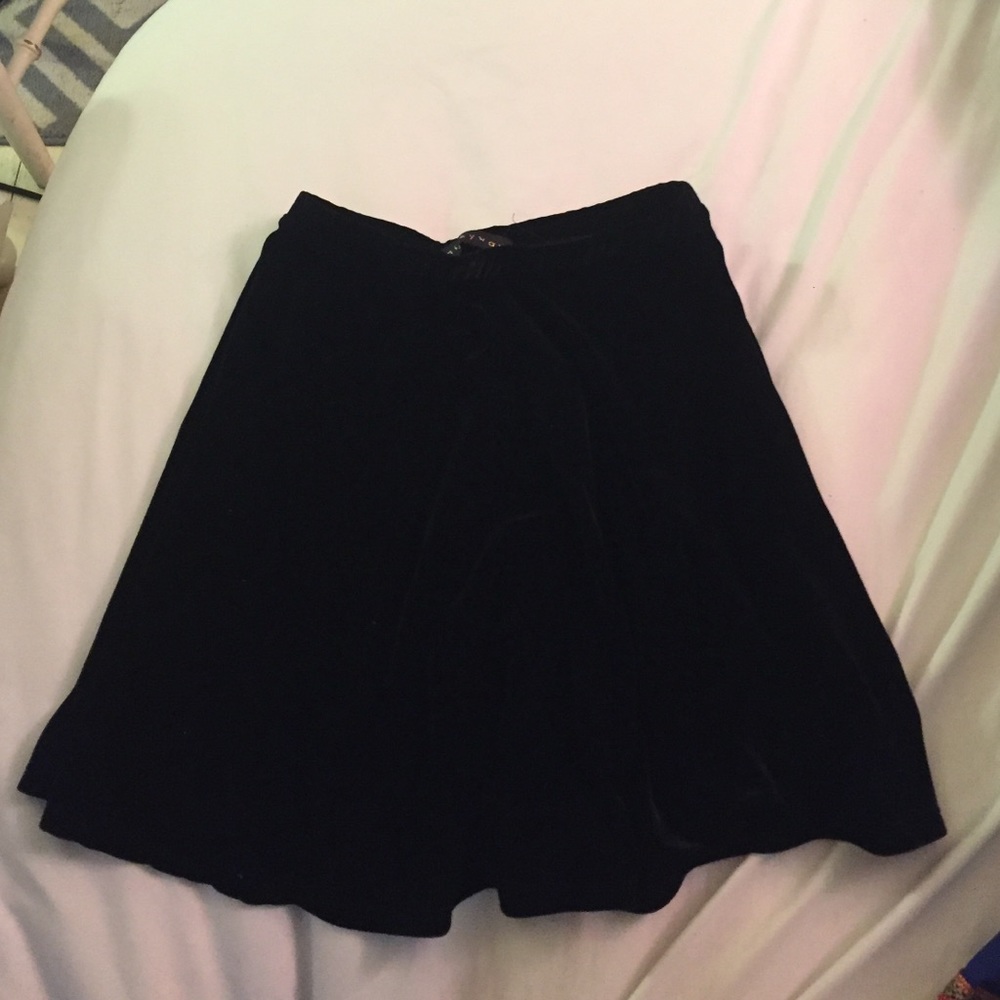 Back velvet skirt