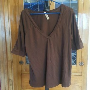 Ruched 3/4 sleeve tee