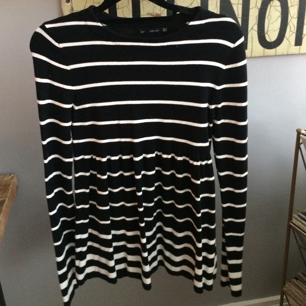 Zara black and white long sleeve sweater