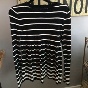 Zara black and white long sleeve sweater