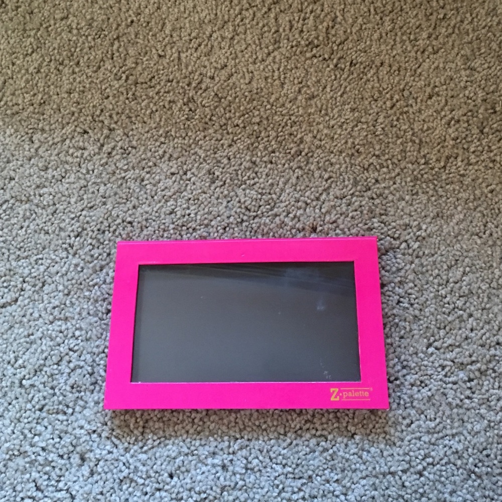 Z-pallete makeup magnetized holder