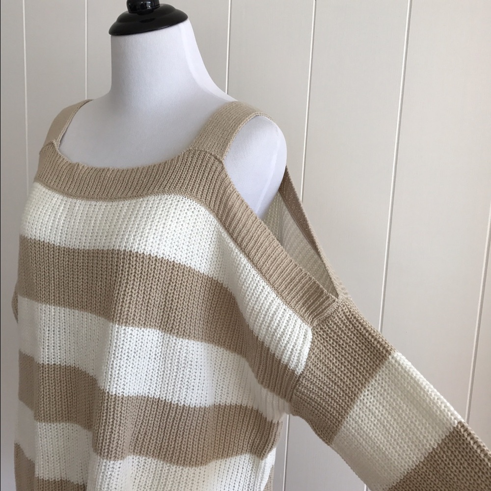 🌷sale!🌷Romeo + Juliet cold shoulder sweater - Picture 3 of 4