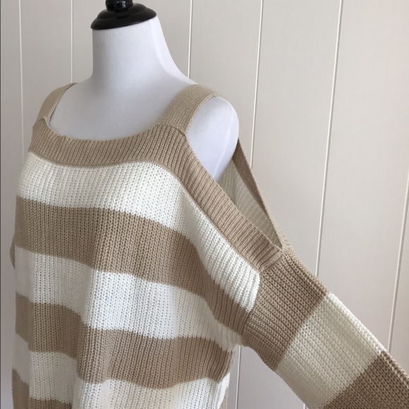 🌷sale!🌷Romeo + Juliet cold shoulder sweater - Picture 3 of 4