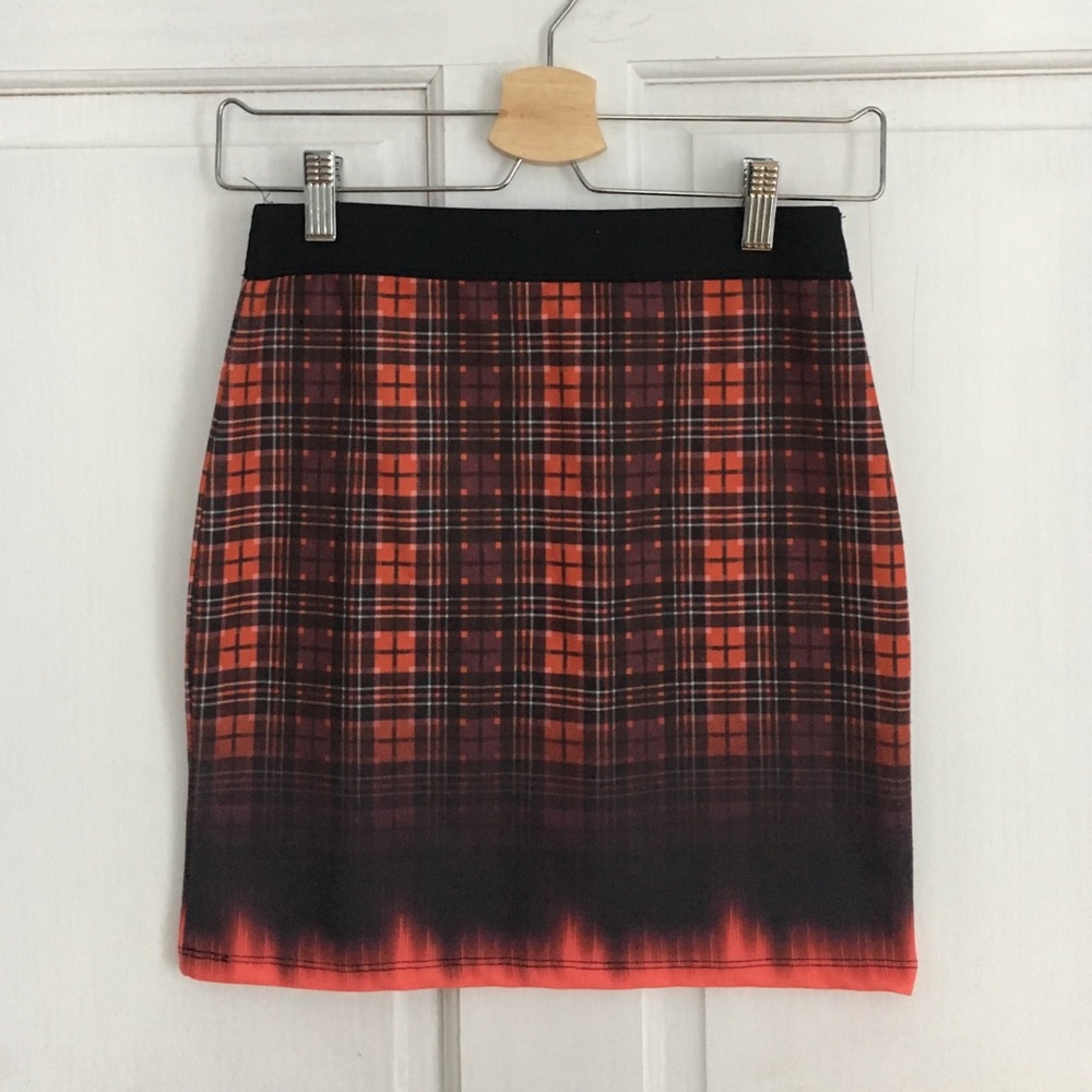 Plaid stretchy mini skirt