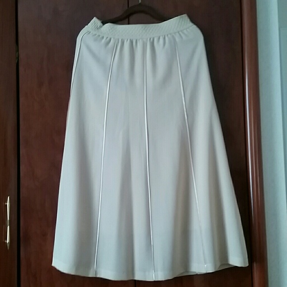 Voir Collection Cream Colored Maxi Skirt - Picture 2 of 4