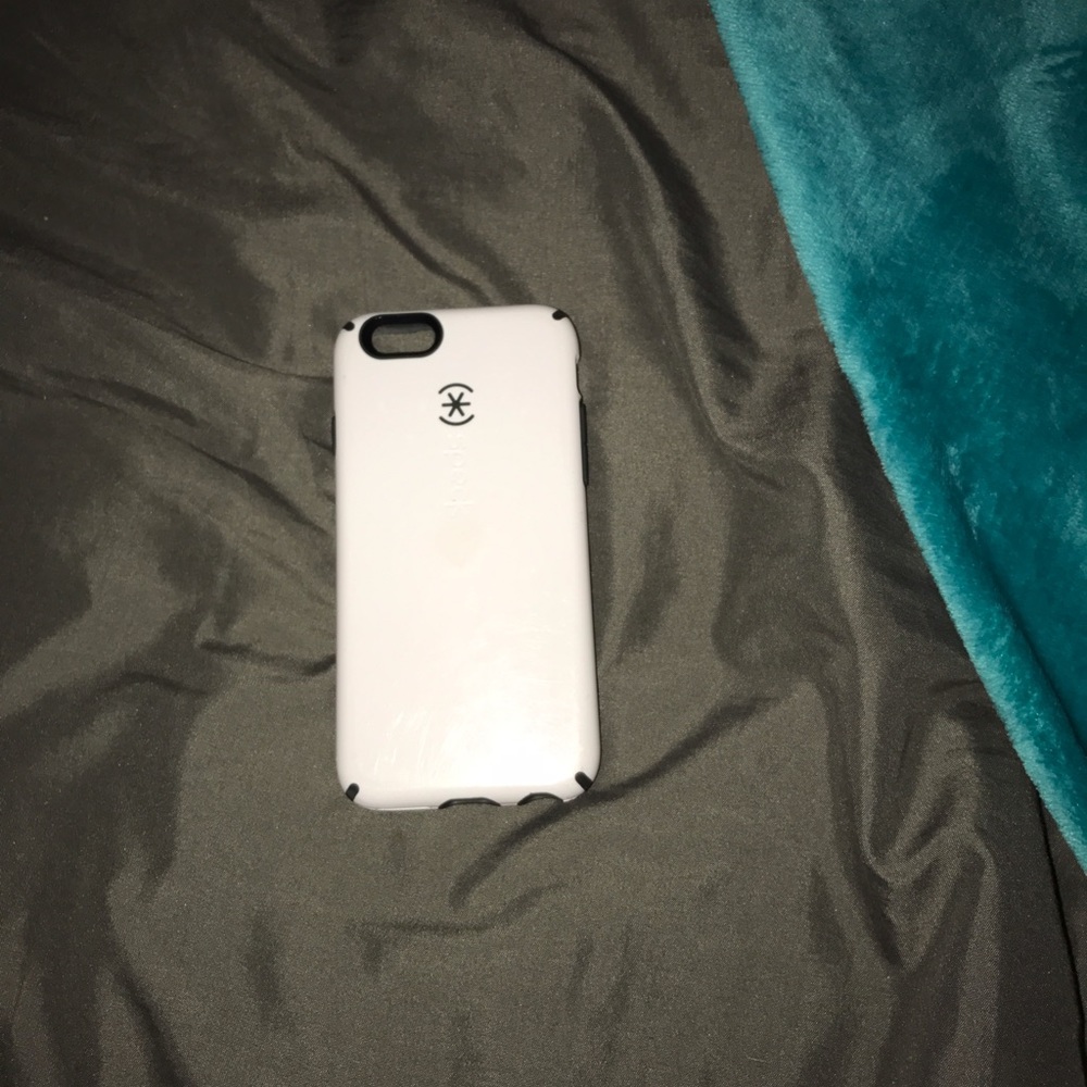 Black and white iPhone 6/6s speck phone case