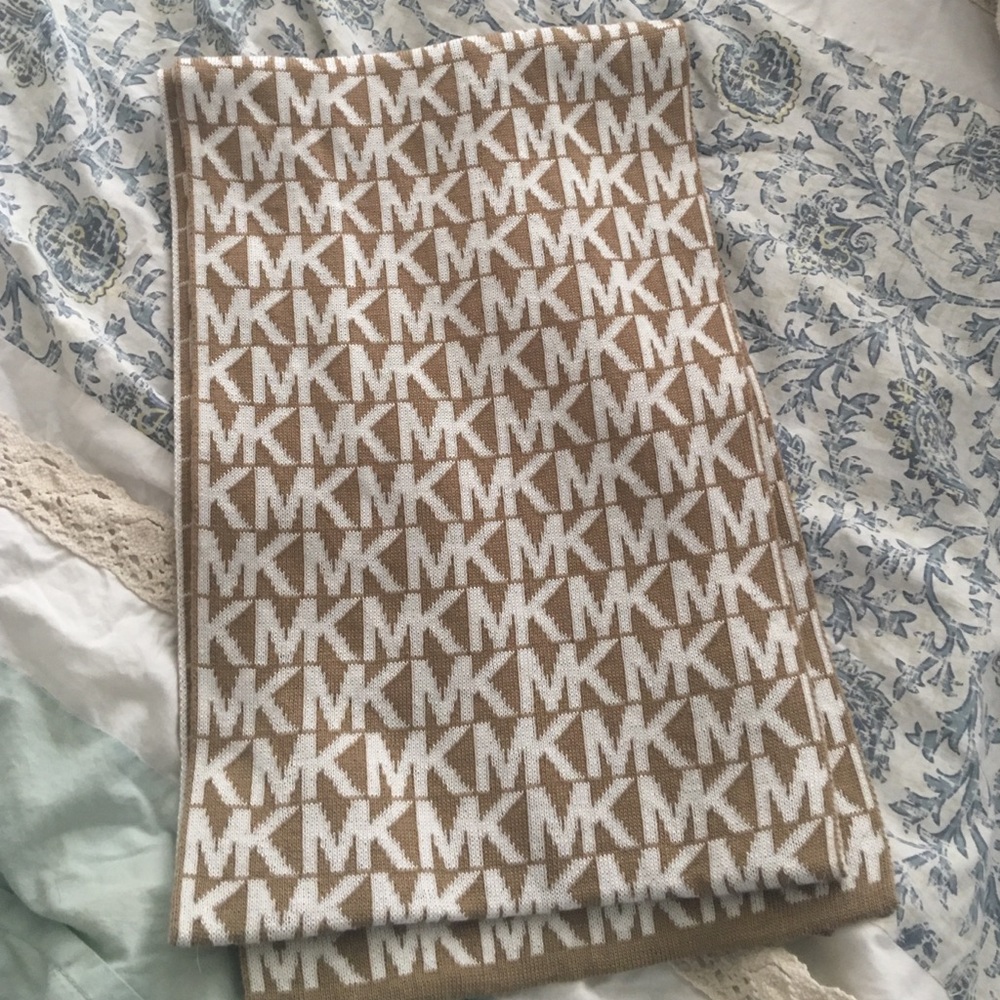 Michael Kors scarf