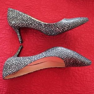 New Nine West Pointy Toe Pumps 7M Black White Grey