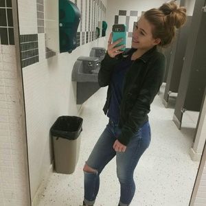 Meet your Posher, Kenzie