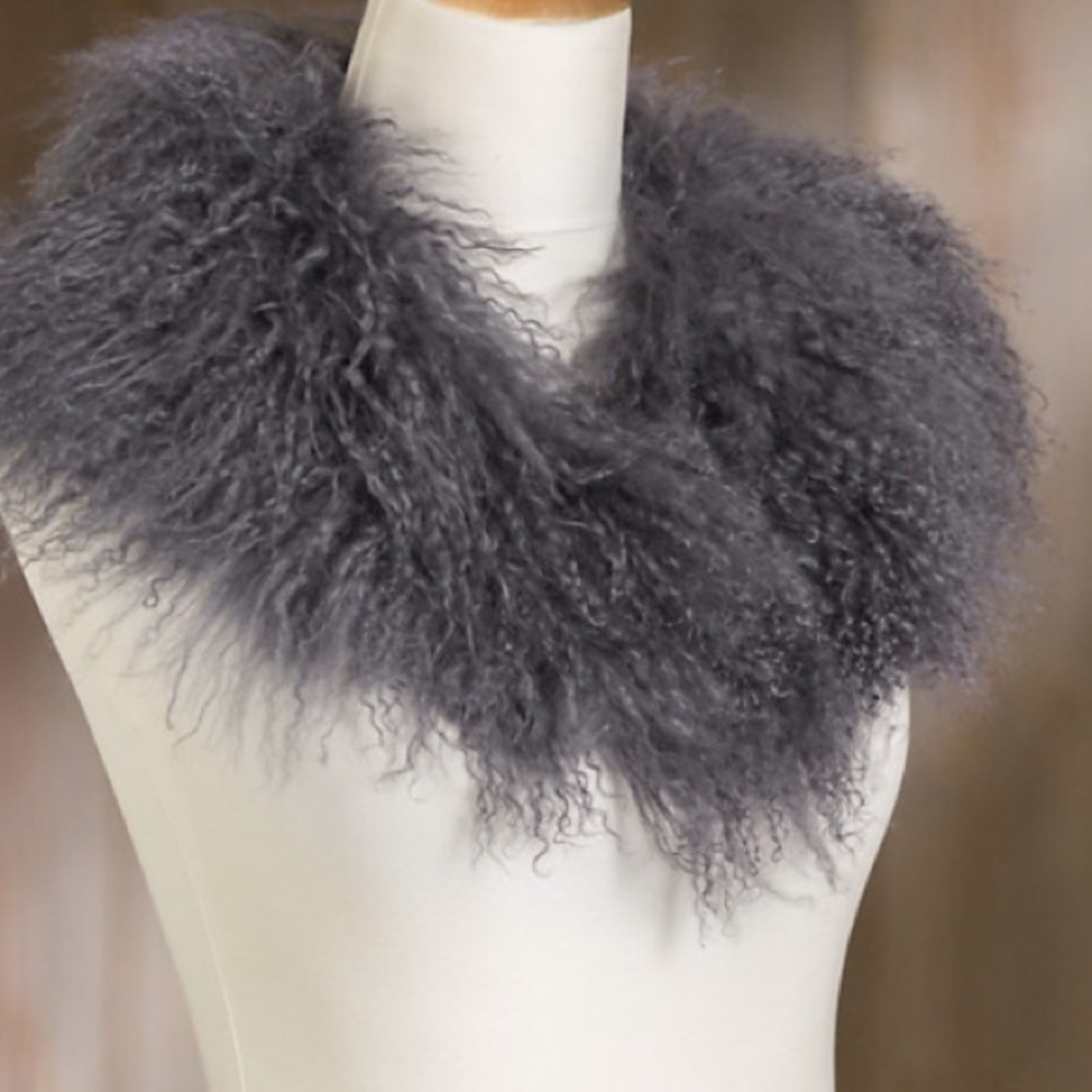 NWOT Overland Sheepskin Lamb Fur Shawl Collar