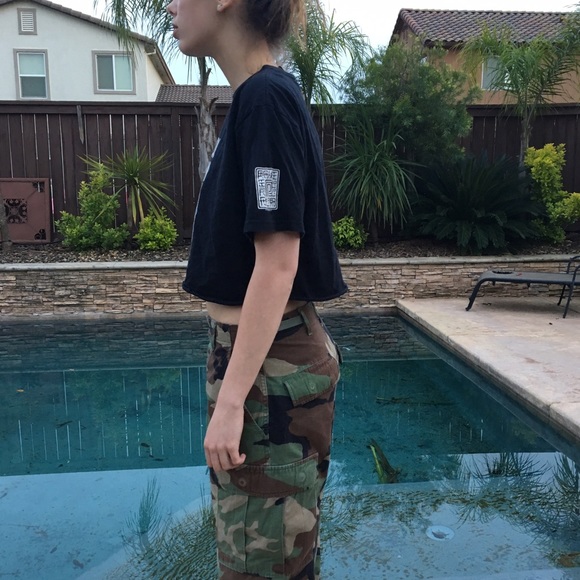 crop top - Picture 2 of 3