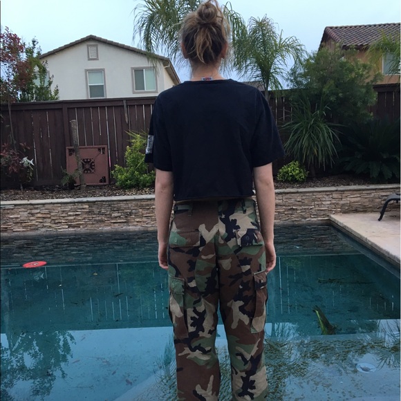 crop top - Picture 3 of 3