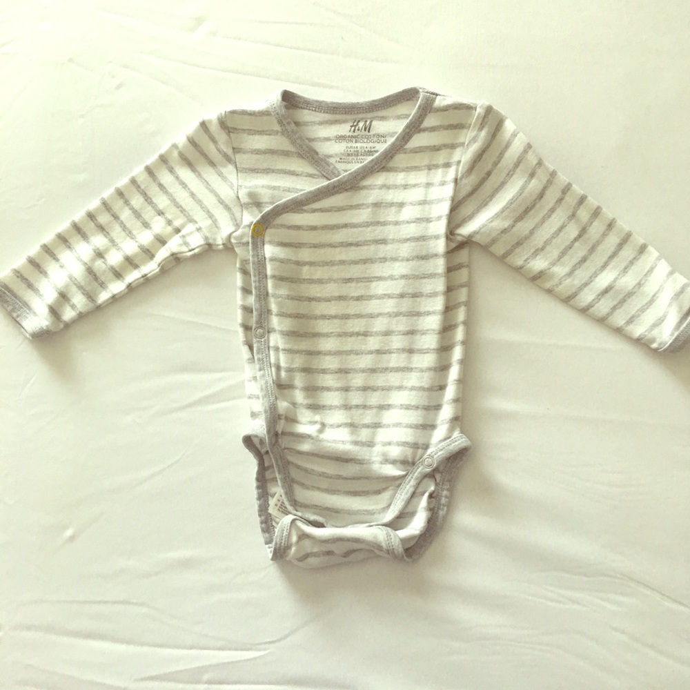 H&M Snap-on Long Sleeve Bodysuit