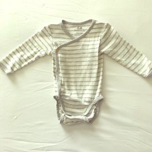 H&M Snap-on Long Sleeve Bodysuit