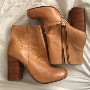 Chinese Laundry brown booties. SO CUTE OMG