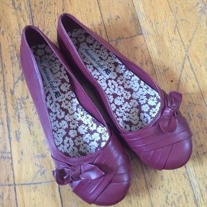 Maroon American Eagle flats