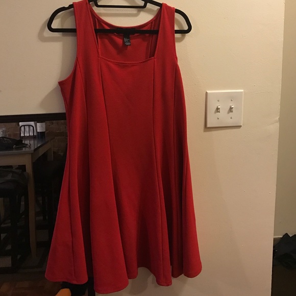 Beautiful red dress - Picture 1 of 2