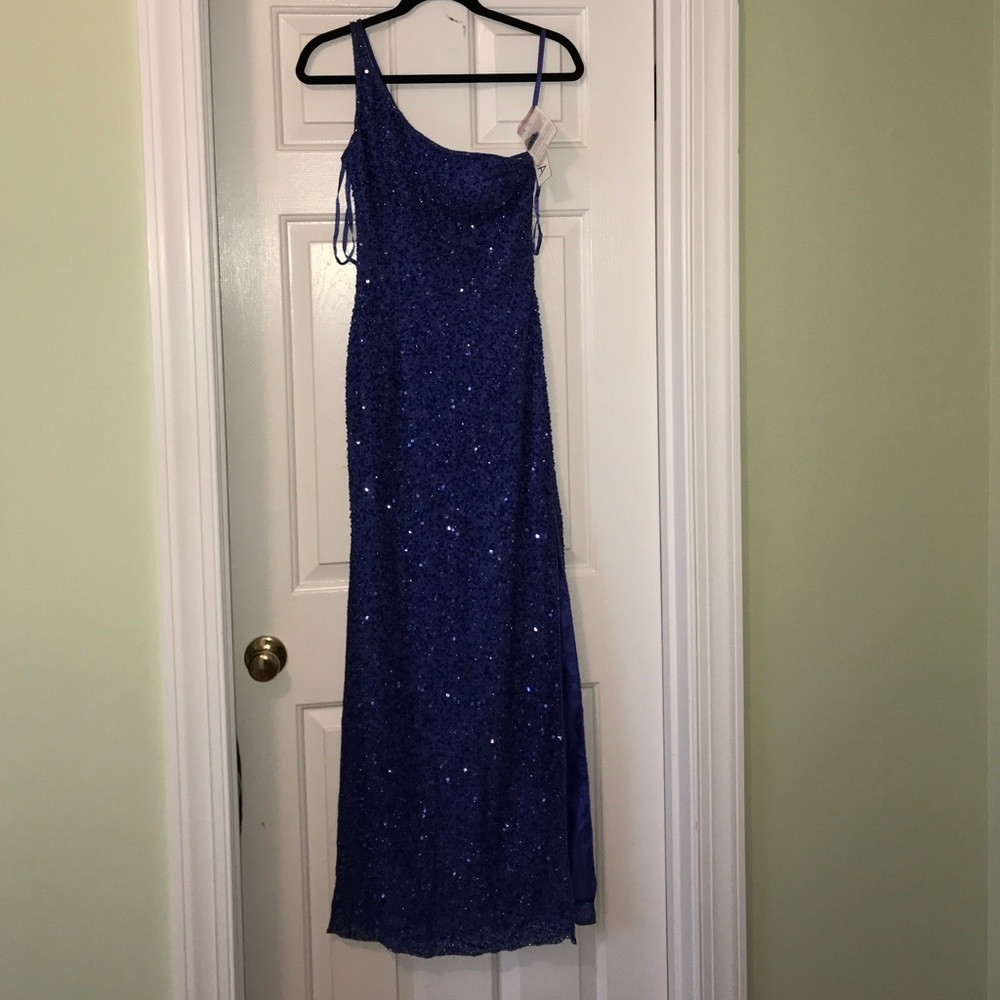 NWT Scala size 5/6 Prom Dress 💃🏻💃🏻