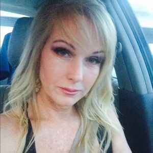 Meet your Posher, Karin