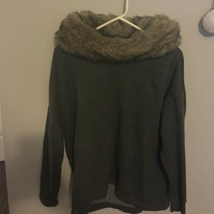 RUNS BIG XS SIZE Fur neck gray sweater