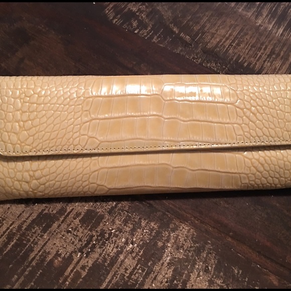 Sale🛍 🛍 Clutch w magnetic close. BNWOT - Picture 2 of 6