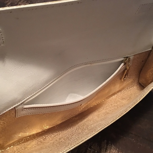 Sale🛍 🛍 Clutch w magnetic close. BNWOT - Picture 4 of 6