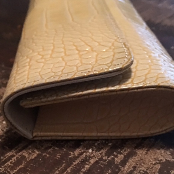 Sale🛍 🛍 Clutch w magnetic close. BNWOT - Picture 6 of 6