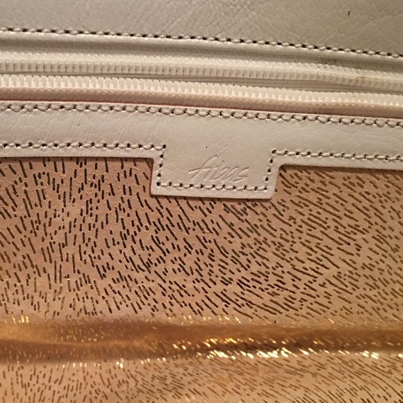 Sale🛍 🛍 Clutch w magnetic close. BNWOT - Picture 5 of 6