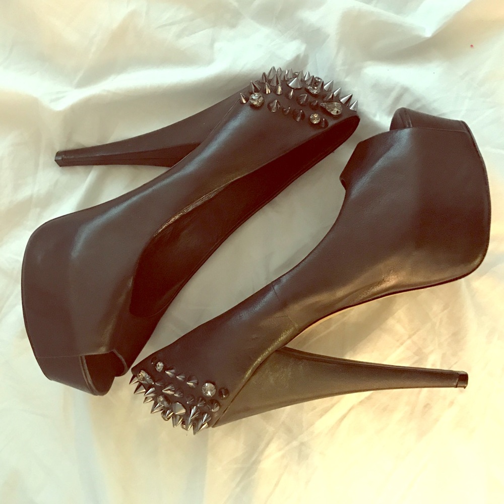 ZIGI spiked black pumps