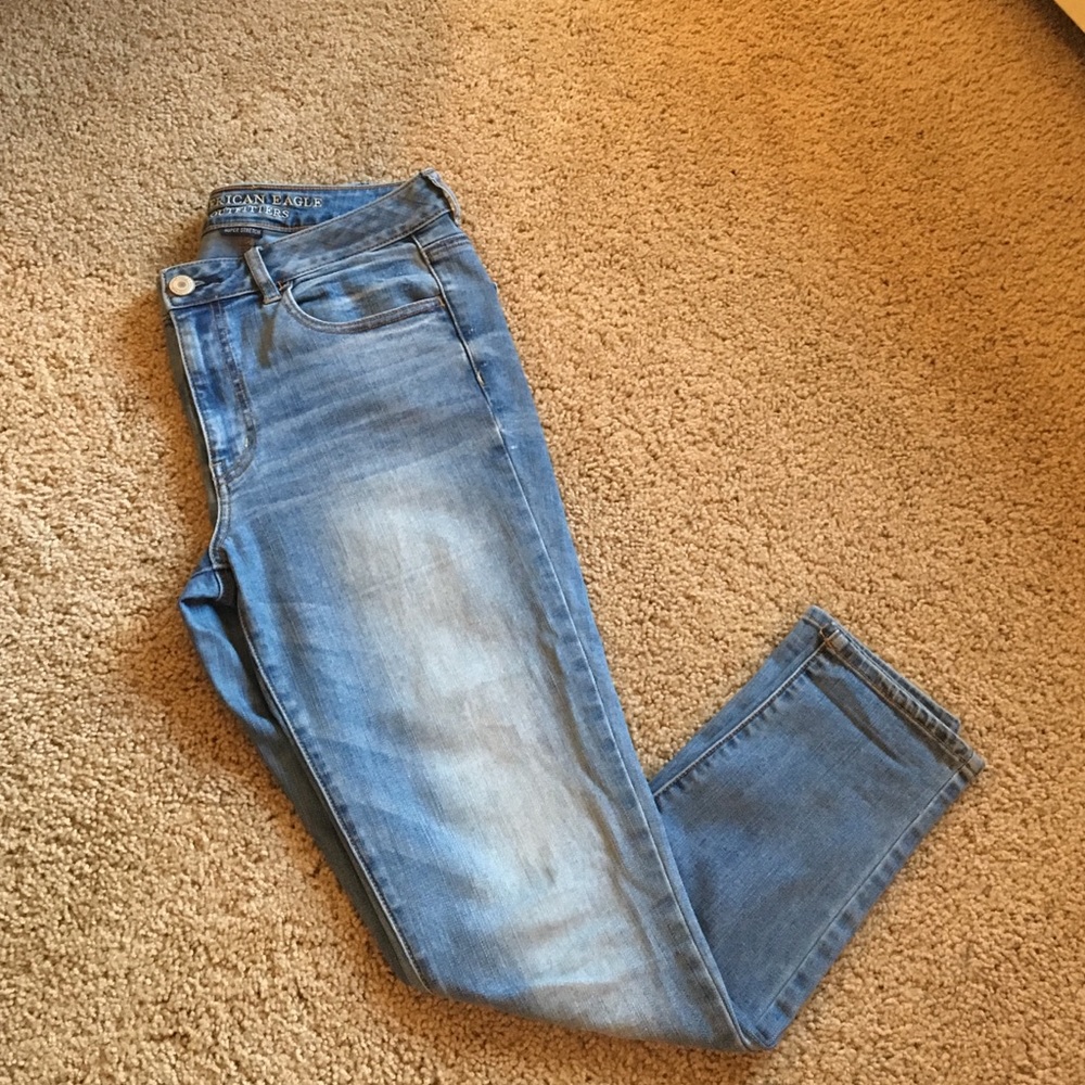 American Eagle high-waisted light wash skinny jean