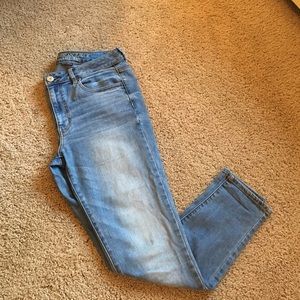 American Eagle high-waisted light wash skinny jean