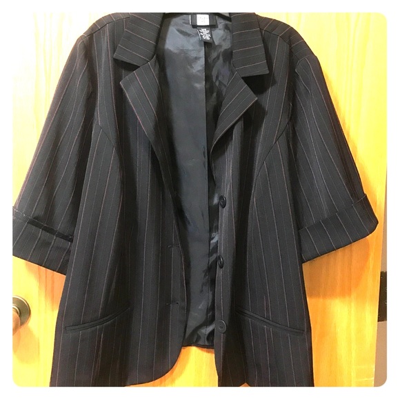 Bermuda Short and 3/4 Length Jacket - Picture 1 of 3